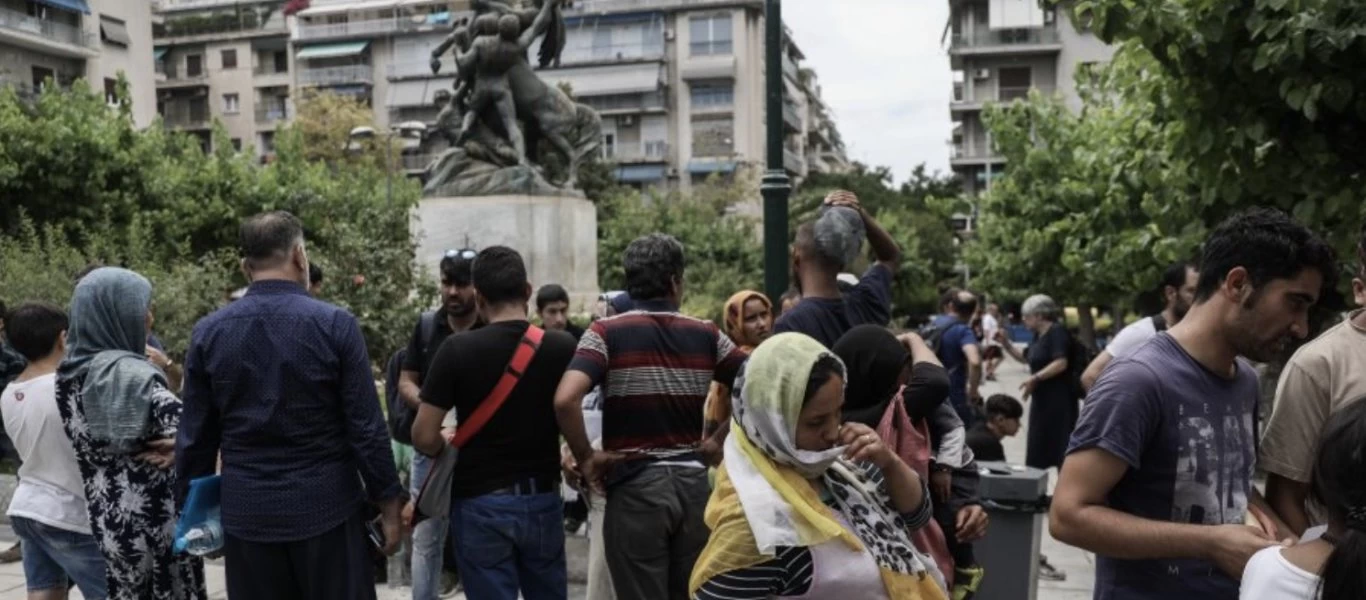 Θρασύτατος Ιρανός «πρόσφυγας» μιλά για πρώην πλατεία Βικτωρίας και βρίζει Ελληνίδα